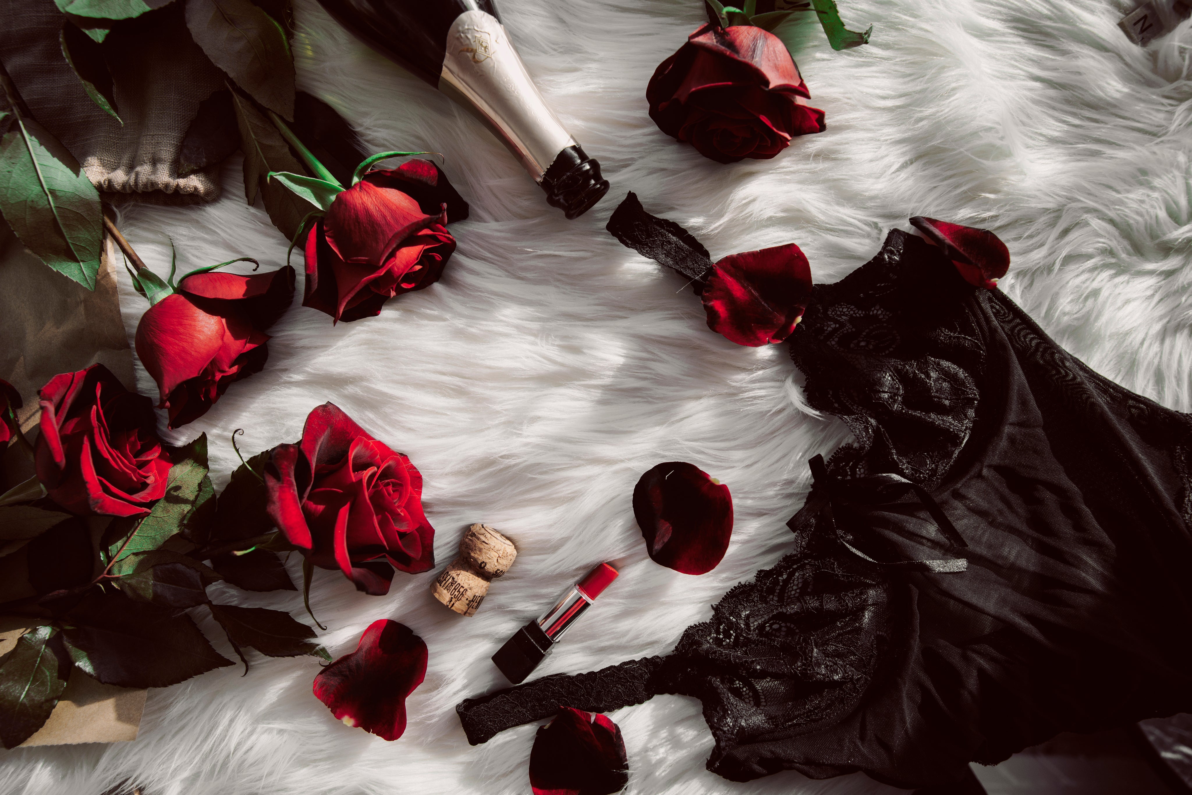 lingerie-champaign-lipstick-roses.jpg